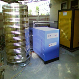 100HP空壓機余熱回機安裝現場(chǎng)9.jpg